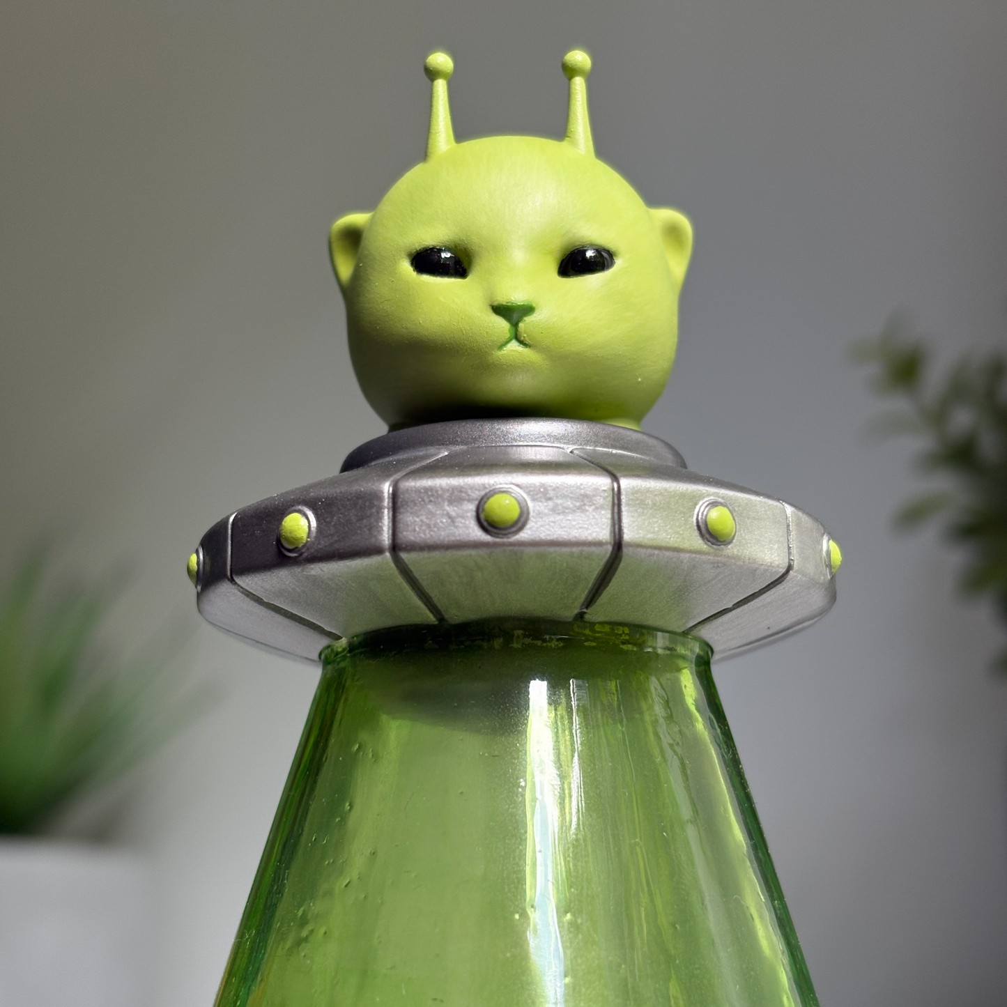 KITTY COMMANDER FIGURINE (Non-magnetic)