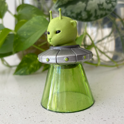 KITTY COMMANDER FIGURINE (Non-magnetic)